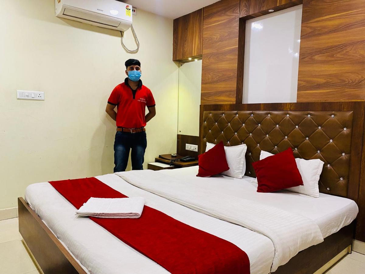 Hotel The Avenue Gamharia 外观 照片