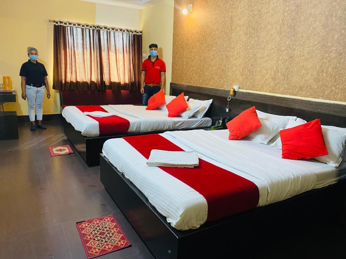 Hotel The Avenue Gamharia 外观 照片