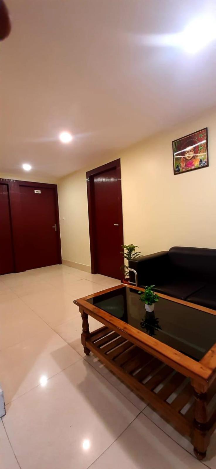 Hotel The Avenue Gamharia 外观 照片