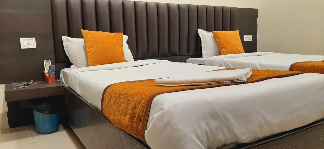 Hotel The Avenue Gamharia 外观 照片